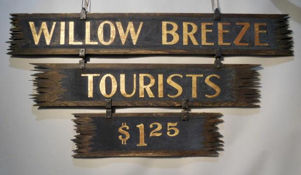 Willow Breeze Tourists Sign