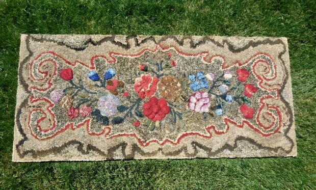 Waldoboro-Type Shirred Hooked Rug