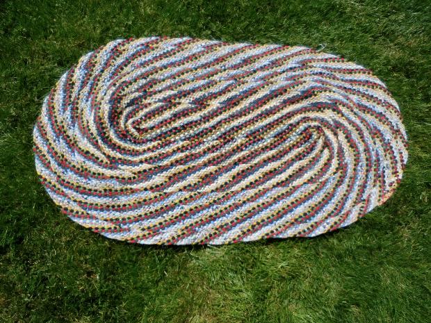 Braded Rug With Graphic Swirling Design