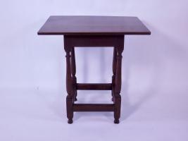 Pennsylvania Queen Anne Stretcher Base Table