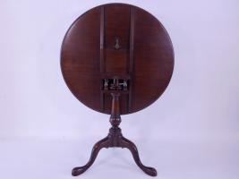 Philadelphia Mahogany Tea Table